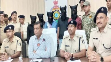 पत्थर गिरोह का भंडाफोड़, 08 आरापियों को पुलिस ने किया गिरफ्तार पत्थर गिरोह का भंडाफोड़, 08 आरापियों को पुलिस ने किया गिरफ्तार