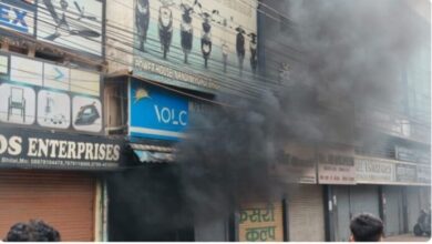 भिलाई में इलेक्ट्रिक बाइक शोरूम में लगी भीषण, कई गाड़ियां जलकर भिलाई में इलेक्ट्रिक बाइक शोरूम में लगी भीषण, कई गाड़ियां जलकर