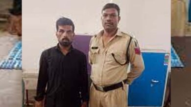 Bhilai : नशीली दवाइयों का सौदागर को पुलिस ने घेराबंदी कर पकड़ा Bhilai : नशीली दवाइयों का सौदागर को पुलिस ने घेराबंदी कर पकड़ा