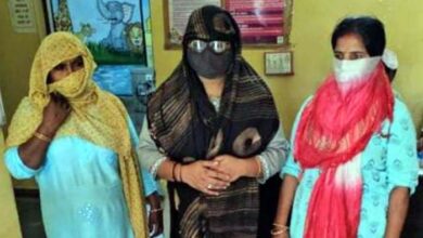 नशे के तस्करों पर पुलिस का शिकंजा, 30 किलो गांजे के साथ तीन महिला गिरफ्तार नशे के तस्करों पर पुलिस का शिकंजा, 30 किलो गांजे के साथ तीन महिला गिरफ्तार