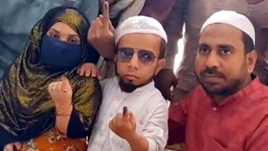 Lok Sabha Chunav 2024 : ढाई फीट के अजीम मंसूरी ने बेगम बुशरा संग डाला वोट