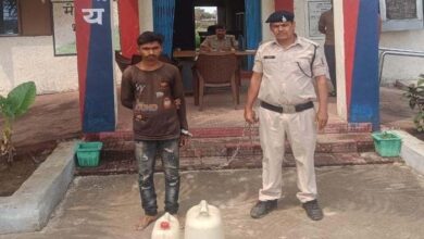 महुआ शराब डेरा में गिधौरी पुलिस ने मारा छापा, भारी मात्रा में महुआ जब्त महुआ शराब डेरा में गिधौरी पुलिस ने मारा छापा, भारी मात्रा में महुआ जब्त