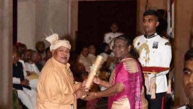 वैद्यराज हेमचंद मांझी को राष्ट्रपति से मिला पद्मश्री पुरस्कार
