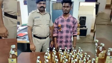 RAIPUR : 32 पौव्वा शराब के साथ कोचिया गिरफ्तार RAIPUR : 32 पौव्वा शराब के साथ कोचिया गिरफ्तार