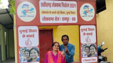 लोकसभा निर्वाचन 2024 : होम्योपैथिक डॉक्टर योगेश श्रीवास्तव ने किया मतदान