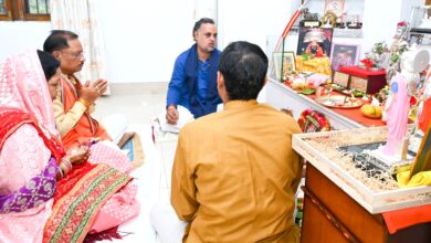 वैवाहिक वर्षगांठ पर सीएम साय ने मुख्यमंत्री निवास में की सपत्नीक पूजा-अर्चना, इष्टदेव से लिया आशीर्वाद