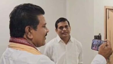 उप-मुख्यमंत्री शर्मा ने 10वीं की परीक्षा पास करने वाले पूर्व नक्सली युवा को वीडियो कॉल कर दी बधाई