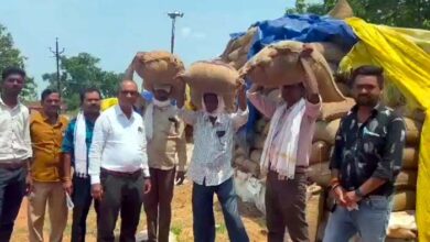 प्रशासनिक लापरवाही के कारण तीन माह बाद भी धान का उठाव नहीं, डीएमओ ने किया आंख बंद, प्रबंधको की बढ़ी परेशानी प्रशासनिक लापरवाही के कारण तीन माह बाद भी धान का उठाव नहीं, डीएमओ ने किया आंख बंद, प्रबंधको की बढ़ी परेशानी