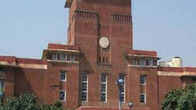 DU की दीवारों पर लिखे विवादित नारे, पुलिस ने दर्ज की FIR DU की दीवारों पर लिखे विवादित नारे, पुलिस ने दर्ज की FIR