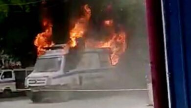 हादसे के बाद एंबुलेंस में लगी आग, जिंदा जली महिला मरीज, मौत हादसे के बाद एंबुलेंस में लगी आग, जिंदा जली महिला मरीज, मौत