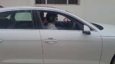 बिना हेलमेट कार चलाने पर लगा 1 हज़ार रुपये का जुर्माना, पढ़े पूरी खबर