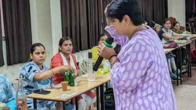 मैक में महिलाओं ने हासिल की ब्यूटी मेकअप, साइबर क्राईम की जानकारी