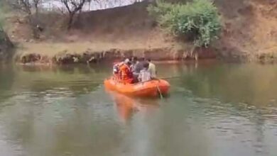 बिरनपुर में एक और कांड, खैरी नदी में मिली युवक की लाश, पुलिस ने शुरु की जांच बिरनपुर में एक और कांड, खैरी नदी में मिली युवक की लाश, पुलिस ने शुरु की जांच