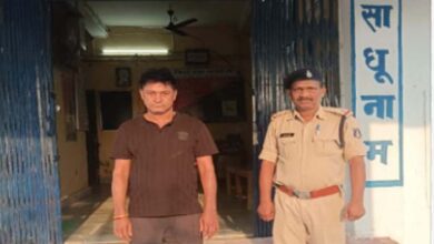 छत्तीसगढ़ में फर्जीवाड़ा करने वाला पटवारी गिरफ्तार, 2.5 एकड़ जमीन को बना दिया 12 एकड़ छत्तीसगढ़ में फर्जीवाड़ा करने वाला पटवारी गिरफ्तार, 2.5 एकड़ जमीन को बना दिया 12 एकड़