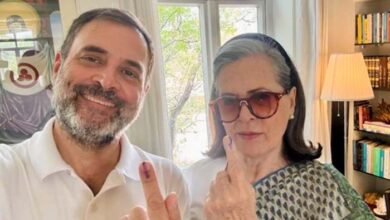 Lok Sabha Election 2024 : राहुल गांधी ने सोनिया गांधी के साथ डाला अपना वोट, मां बेटे ने मतदान केंद्र के बाहर साथ में ली सेल्फी Lok Sabha Election 2024 : राहुल गांधी ने सोनिया गांधी के साथ डाला अपना वोट, मां बेटे ने मतदान केंद्र के बाहर साथ में ली सेल्फी