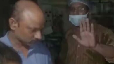 मोबाइल फोन टॉर्च की लाइट में सिजेरियन सर्जरी, जच्‍च-बच्‍चा की मौत