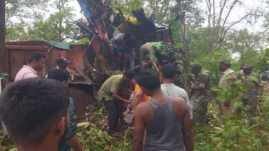 लौह अयस्क भरकर जा रही ट्रक दुर्घटनाग्रस्त, परिचालक की मौत लौह अयस्क भरकर जा रही ट्रक दुर्घटनाग्रस्त, परिचालक की मौत