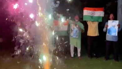 वर्ल्ड कप की जीत का रातभर मना जश्न, ‘इंडिया, इंडिया’ के नारे से गूंजा देश