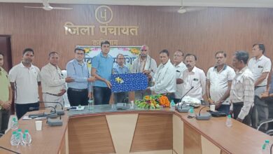 प्रभारी जिला आकेक्षण को सेवानिवृत्ति होने पर जिला पंचायत अपरिवर द्वारा की गई विदाई प्रभारी जिला आकेक्षण को सेवानिवृत्ति होने पर जिला पंचायत अपरिवर द्वारा की गई विदाई