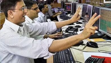 शेयर मार्केट: सेंसेक्स 500 अंक की छलांग लगाते हुए फिर एक बार 77,000 के आंकड़े पर शेयर मार्केट: सेंसेक्स 500 अंक की छलांग लगाते हुए फिर एक बार 77,000 के आंकड़े पर