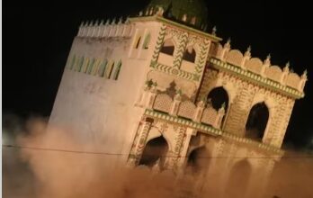 देर रात अवैध तरीके से बनी मस्जिद, मदरसा और मंदिर किया गया ध्वस्त