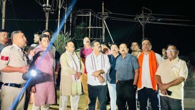 बलौदाबाजार में की गई तोड़फोड़ एवं आगजनी की घटना का जायजा लेने पहुँचे उपमुख्यमंत्री शर्मा