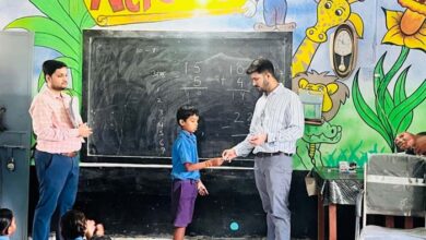 फ्लैगशिप योजनाओं की जानकारी लेने बलौदाबाजार कलेक्टर पहुंचे गांव