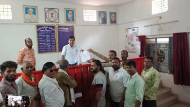 अवैध रेत खदानों को बंद करने ग्रामीण हुए लामबंद मुख्यमंत्री के नाम सौंपा ज्ञापन