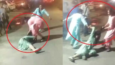 पत्नी ने पति को गर्लफ्रेंड के साथ रंगे हाथों रेस्टोरेंट में पकड़ा, फिर पत्नी ने पति को गर्लफ्रेंड के साथ रंगे हाथों रेस्टोरेंट में पकड़ा, फिर