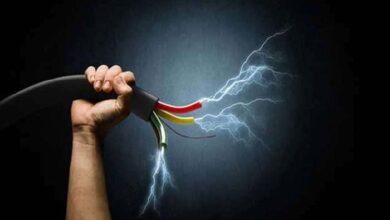 करंट की चपेट में आने से युवक की मौत, एक झुलसा