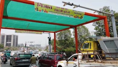 निजात की पोस्टर के साथ यातायात पुलिस की पहल पर सिग्नल लगे चौक चौराहों में लगाया पंडाल निजात की पोस्टर के साथ यातायात पुलिस की पहल पर सिग्नल लगे चौक चौराहों में लगाया पंडाल