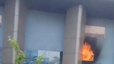 रायपुर के रेलवे स्टेशन में लगी भीषण आग रायपुर के रेलवे स्टेशन में लगी भीषण आग