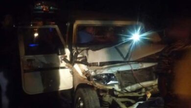Accident: बोलेरो और ट्रक के टक्कर से 14 लोग घायल, 4 गंभीर