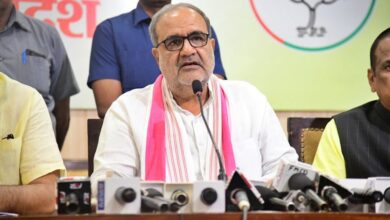 योगी बाबा को सीएम पद से हटाने की चर्चा गलत: चौधरी योगी बाबा को सीएम पद से हटाने की चर्चा गलत: चौधरी