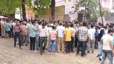 हाथरस हादसे के बाद लाशों का ढेर देख सिपाही को आया हार्ट अटैक, मौत हाथरस हादसे के बाद लाशों का ढेर देख सिपाही को आया हार्ट अटैक, मौत