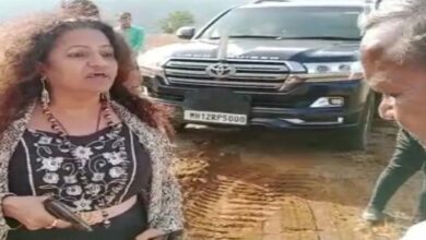 फिर बढ़ी विवादों में घिरीं IAS पूजा खेडकर मुश्किलें, मां के नाम कारण बताओ नोटिस जारी फिर बढ़ी विवादों में घिरीं IAS पूजा खेडकर मुश्किलें, मां के नाम कारण बताओ नोटिस जारी