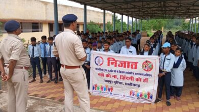 रायपुर पुलिस के निजात अभियान के तहत नशे के विरुद्ध लगातार प्रहार से हो रहा असर रायपुर पुलिस के निजात अभियान के तहत नशे के विरुद्ध लगातार प्रहार से हो रहा असर