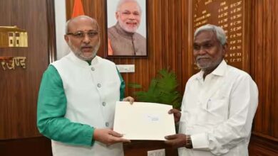 हेमंत सोरेन के सिर फिर से झारखंड का ताज, चंपई सोरेन ने मुख्यमंत्री पद से दिया इस्तीफा हेमंत सोरेन के सिर फिर से झारखंड का ताज, चंपई सोरेन ने मुख्यमंत्री पद से दिया इस्तीफा