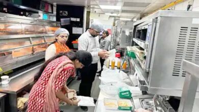 खाद्य-औषधि विभाग की छापेमारी, KFC से 100 लीटर रियूज्ड ऑयल जब्त