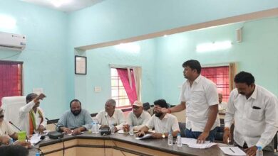 भ्रष्टाचार और जनता के पैसों का बंदरबांट करने लाये गए एजेंट का जमकर हुआ विरोध