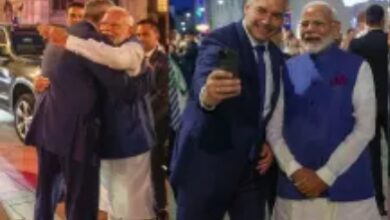 ऑस्ट्रिया के चांसलर ने पीएम मोदी को गले लगाकर खींची सेल्फी, जोरदार हुआ स्वागत