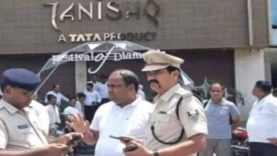 तनिष्क शोरूम में कनपटी पर बंदूक टिकाकर 20 मिनट में 20 करोड़ की लूट