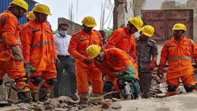 рд╕реВрд░рдд рдХреЗ рдмрд╛рдж рджреЗрд╡рдШрд░ рдореЗрдВ рддреАрди рдордВрдЬрд┐рд▓рд╛ рдЗрдорд╛рд░рдд рдврд╣реА, рдорд▓рдмреЗ рдореЗрдВ рдХрдИ рд▓реЛрдЧреЛрдВ рдХреЗ рдлрдВрд╕реЗ рд╣реЛрдиреЗ рдХреА рдЖрд╢рдВрдХрд╛ рд╕реВрд░рдд рдХреЗ рдмрд╛рдж рджреЗрд╡рдШрд░ рдореЗрдВ рддреАрди рдордВрдЬрд┐рд▓рд╛ рдЗрдорд╛рд░рдд рдврд╣реА, рдорд▓рдмреЗ рдореЗрдВ рдХрдИ рд▓реЛрдЧреЛрдВ рдХреЗ рдлрдВрд╕реЗ рд╣реЛрдиреЗ рдХреА рдЖрд╢рдВрдХрд╛