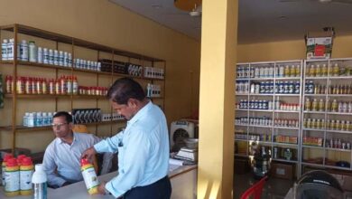 खाद दुकानों में मिली अनियमितता, 3 दुकानों को नोटिस जारी