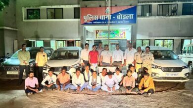 15 जुवाड़ी जुआ खेलने 3 मारुति अर्टिगा कार से पहुँचे थे, पुलिस ने धरदबोचा, 76 हजार व 13 मोबाइल जब्त