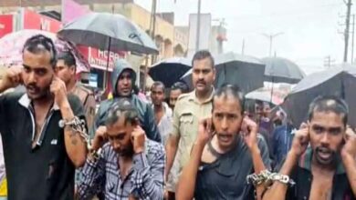 Raipur : अपहरण और मारपीट के आरोपियों का पुलिस ने बाल काटकर निकाला जुलूस