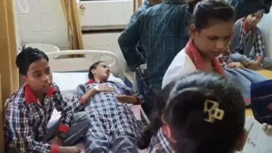 स्कूल में 12 बच्चे हुए बेहोश, मचा हड़कंप