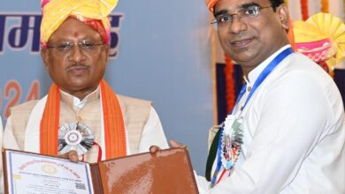 राज्यपाल और सीएम की उपस्थिति में एसएसपी संतोष सिंह को मिली डॉक्टरेट की डिग्री राज्यपाल और सीएम की उपस्थिति में एसएसपी संतोष सिंह को मिली डॉक्टरेट की डिग्री