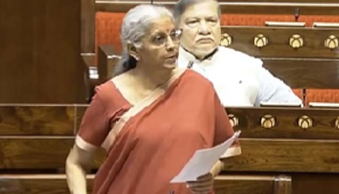 जनधन खातों में मिनिमम बैलेंस रखने की कोई आवश्यकता नहीं : सीतारमण