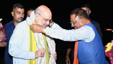 केन्द्रीय गृह मंत्री अमित शाह राजधानी रायपुर पहुंचे, एयरपोर्ट पर मुख्यमंत्री ने किया स्वागत